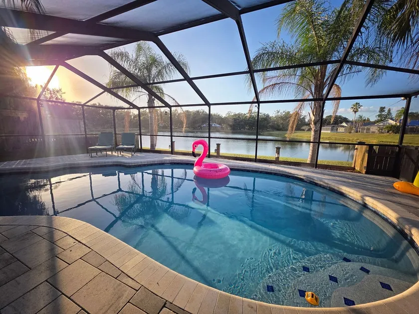 Peaceful Poolside Lake Home 15 Mins to Tampa - Image 1
