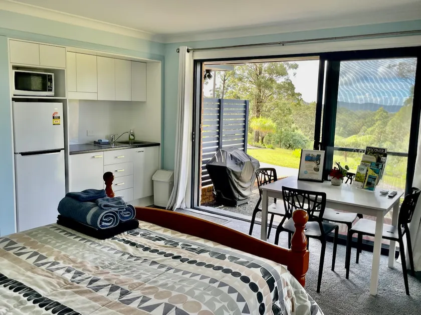 Lake Ridge Guest Stay - Image 1