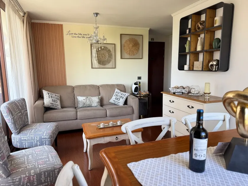 Deluxe apartment, fully equipped, safe & conveniently located - Image 1