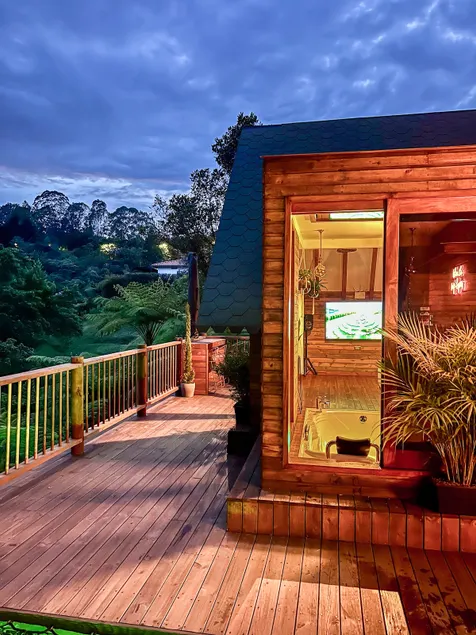 Cabin with Jacuzzi 8 min from JMC Airport - Image 1