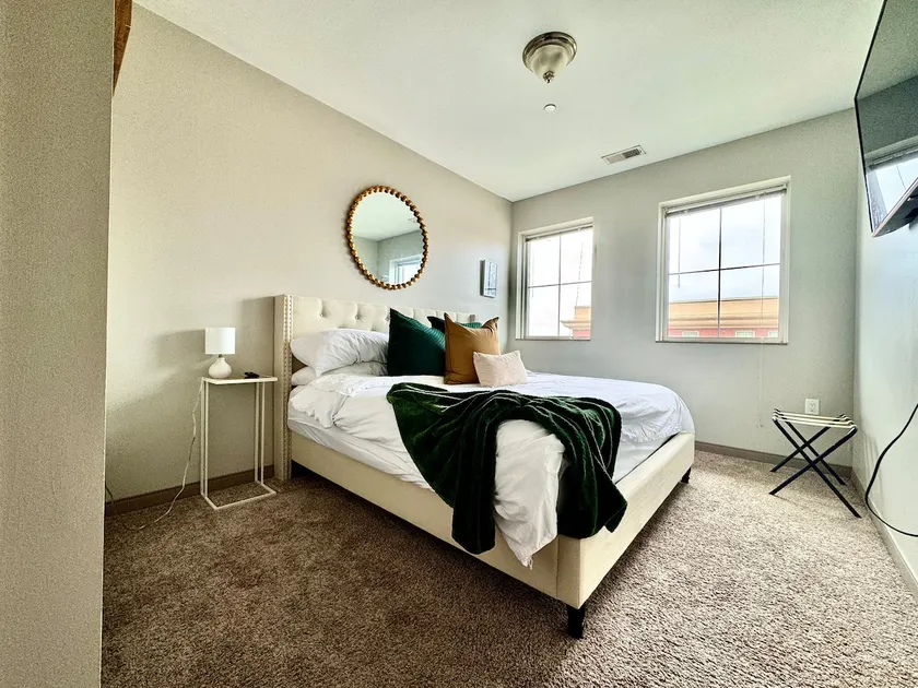 Modern King Bed | City Views in Columbus - Image 1