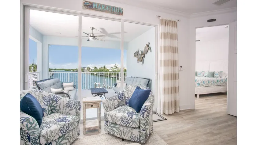 Coco Cay House on Coco Plum with pool and dock - Image 1