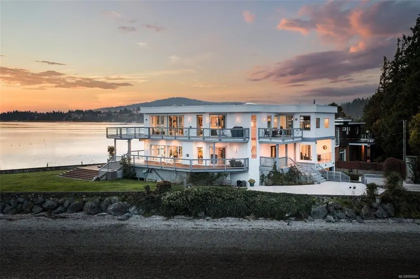 ”Victoria's Sea-Cret” Stunning Oceanfront Home! - Image 1