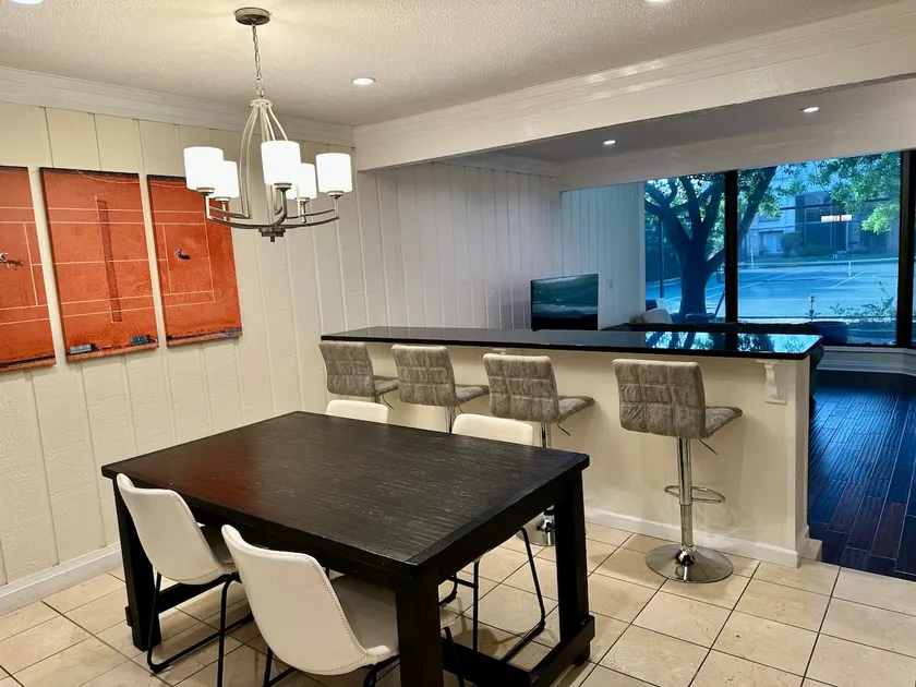 Court-Side Lakeway Retreat | 3 Beds + 3 Baths - Image 1