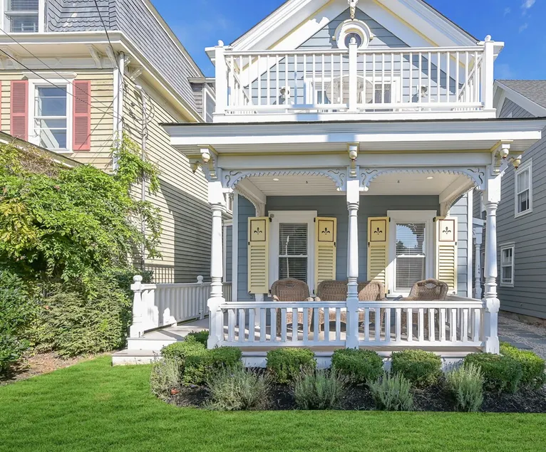 5 bdrm, Bay views, 1 block to Greenport Village. - Image 1
