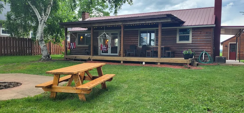 Cottage House on Lake Onalaska - Image 1