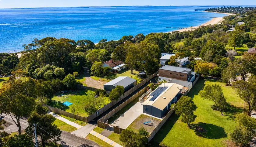 Stonesthrow Beachouse - 1 minute walk to Beach• - Image 1