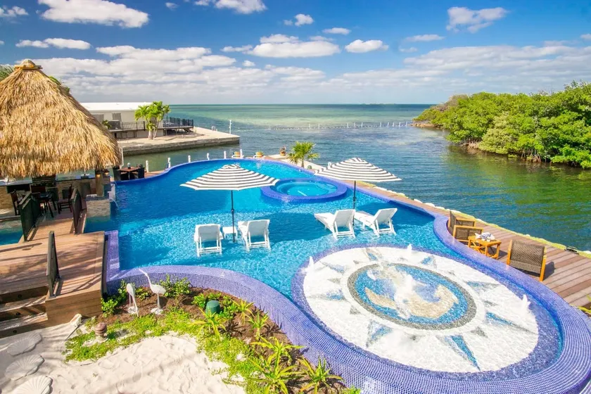 Isabella on Paradise Place 2 bed 2 bath with Exotic Magnificent pool and Open water views 200 ft of dockage - Image 1
