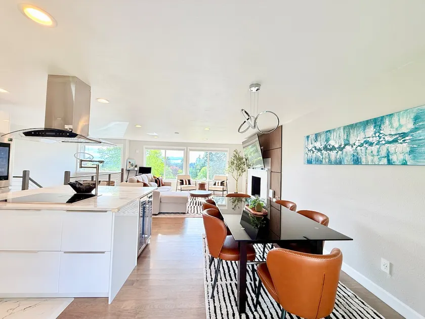 Modern 4BR/3BA Home Near SeaTac Airport/Downtown - Image 1