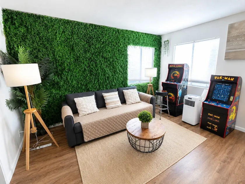 Walk to Beach |Arcades|2 King Beds|Kitchen|Parking - Image 1
