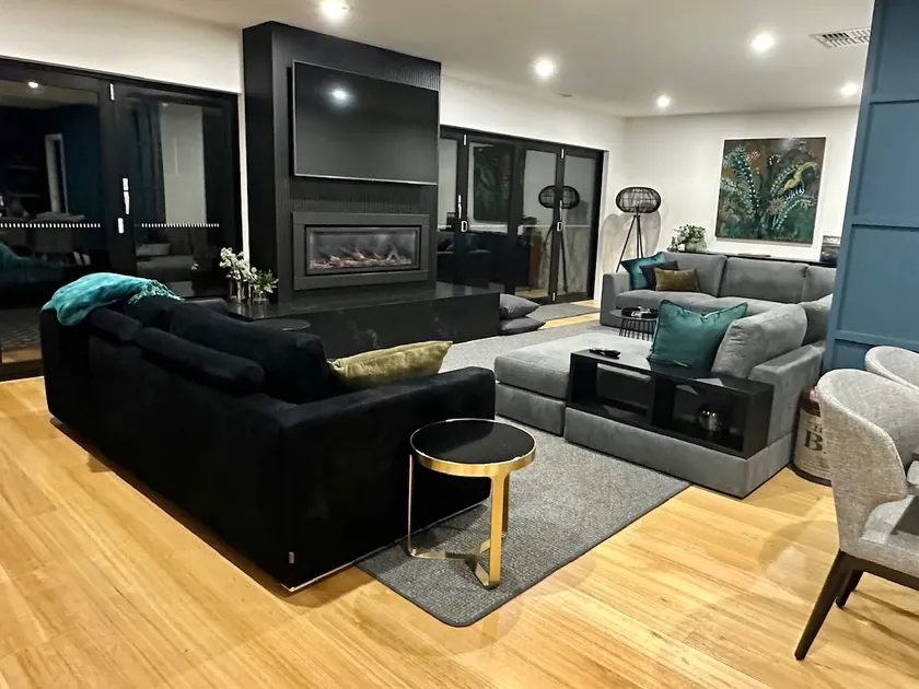 Badger House - Stunning Entertainer Fire - Image 1