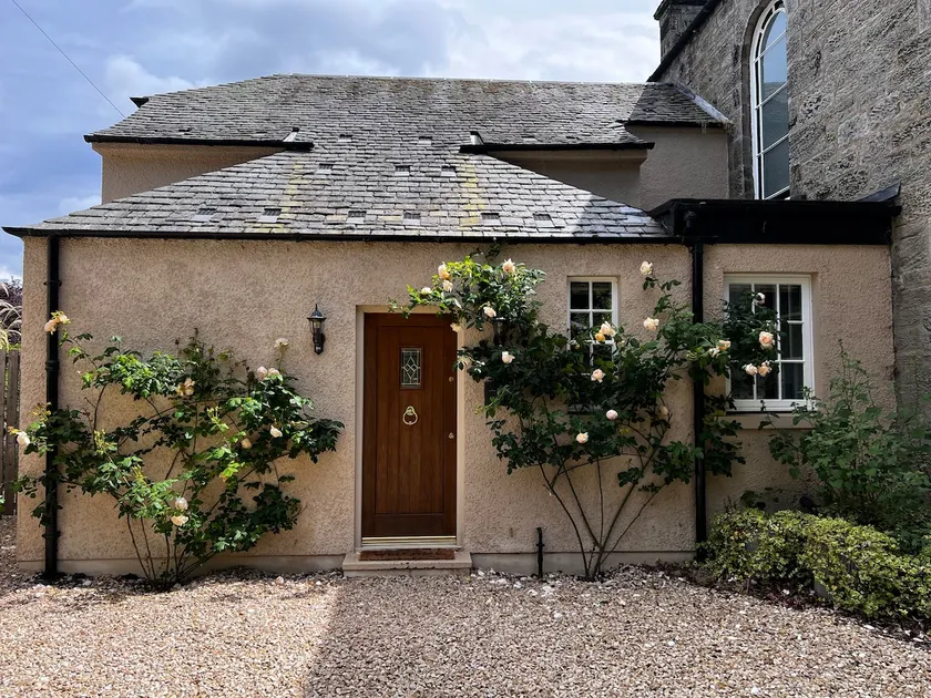 Quaint self contained cottage near Edinburgh. - Image 1