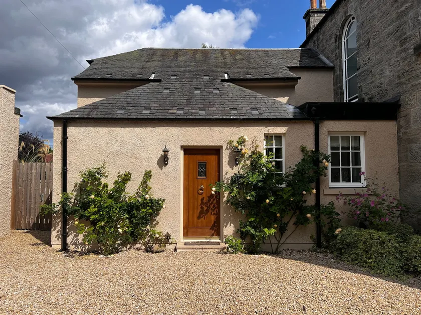 Quaint self contained cottage near Edinburgh. - Image 1