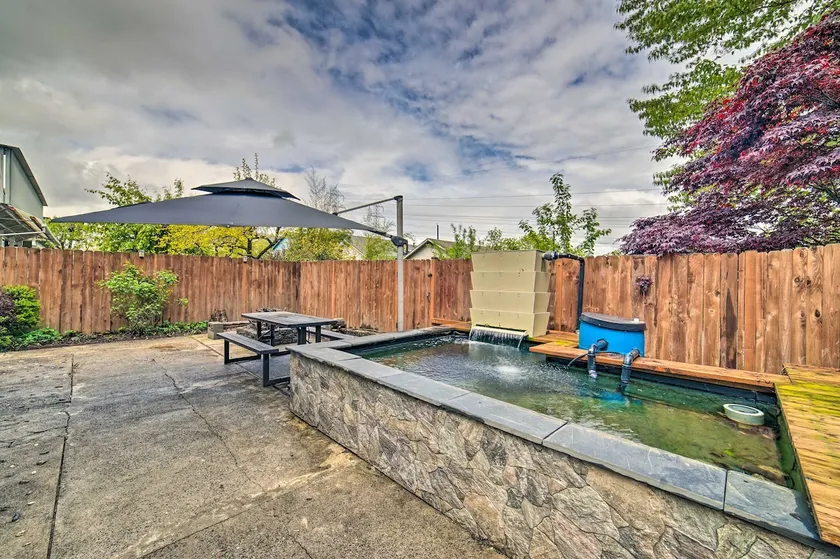 9 Mi to Dtwn Seattle! Family Home w/ Fire Pit - Image 1