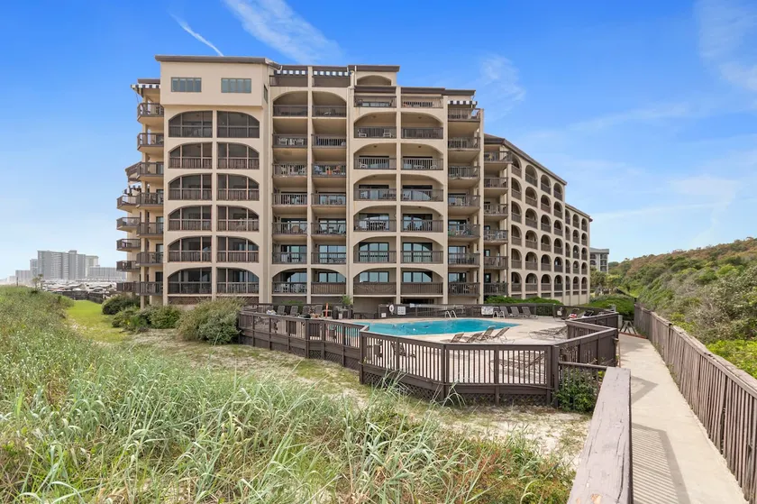 Oceanfront Escape Pet Friendly w/ Balcony views - Image 1