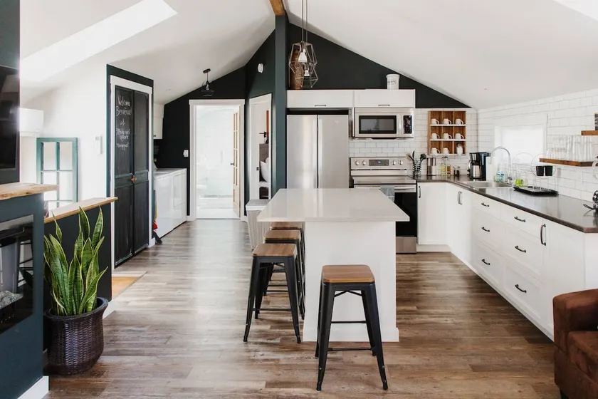 The Carriage House Apt - Image 1