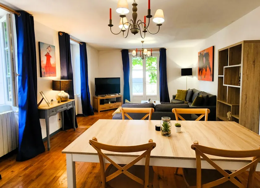 Elegant Townhouse - Garden - Center 5mn away - Image 1