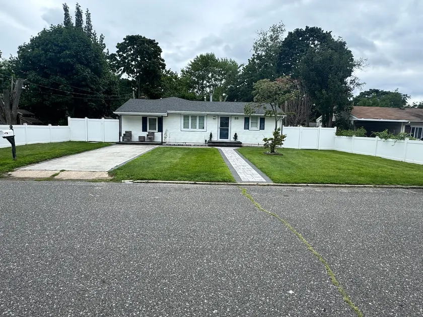 Bright & Comfortable Home in the Heart of It All - Image 1