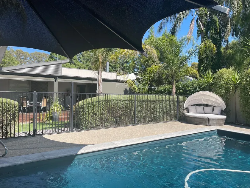 Bella House - 3 Bed home with pool + 1bd apt - Image 1