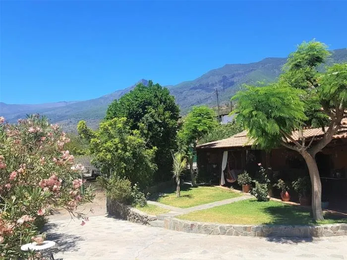 Finca La Casita: Rustic Charm Surrounded by Nature - Image 1