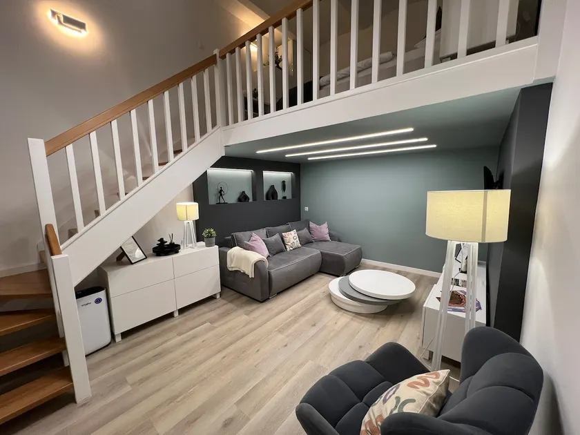 A/C & FREE Parking-Delightful Central Apartment - Image 1