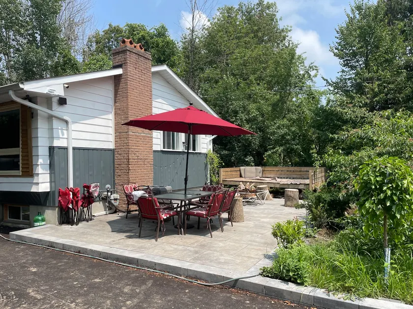 Luxe Cottage In Georgina - Image 1