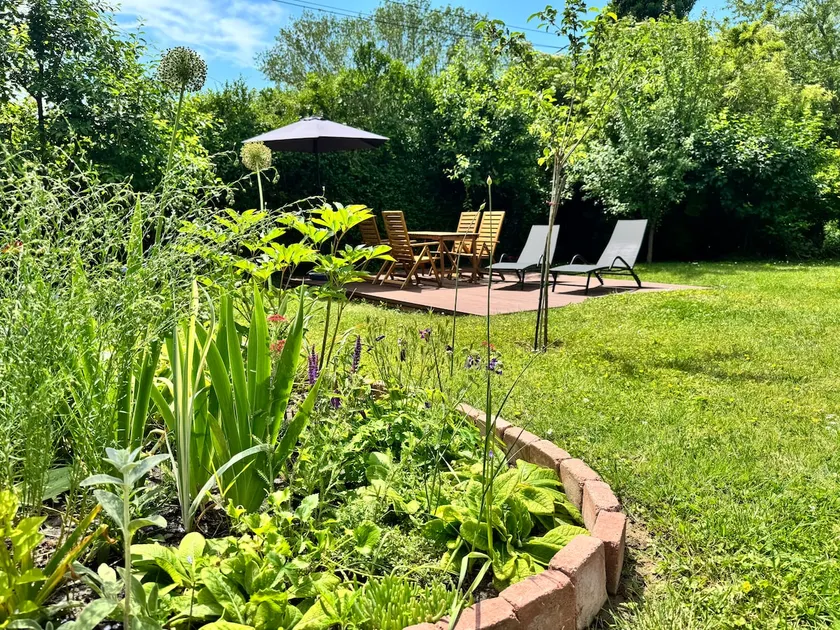 Wonderful cottage with private garden in Balatonfűzfő - Image 1