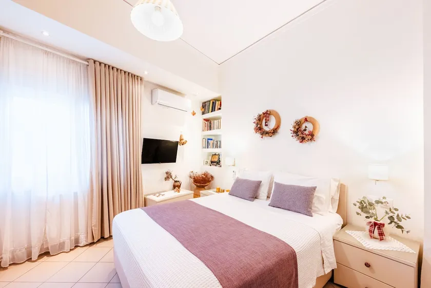 Cozy 2-Bed Apartment, 5 min to City Center - Image 1