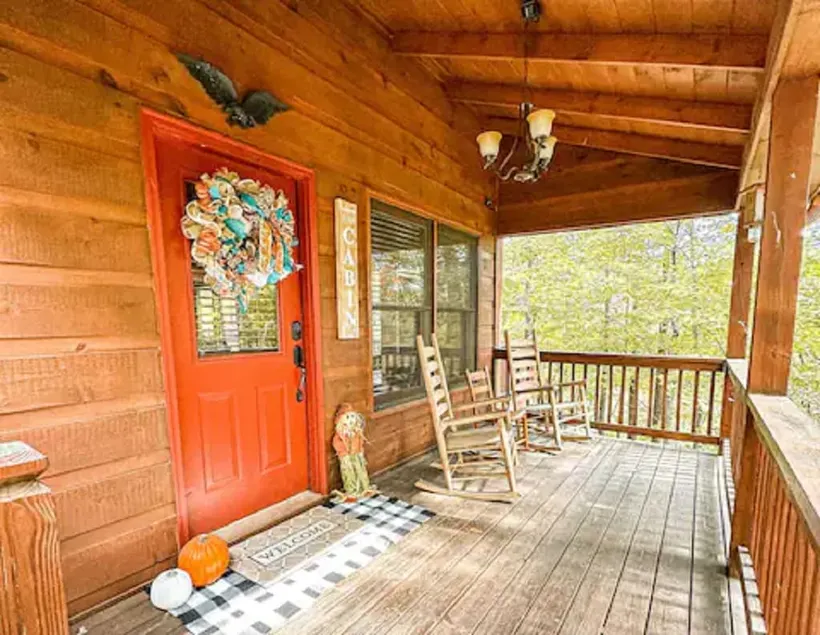 Cozy Mountain Loft Cabin - King Suite, Pool Table, Foosball & Fire Pit! - Image 1