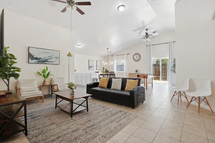 “Family Retreat • 1 Min from Hwy 99 • BBQ Grill” - Image 1