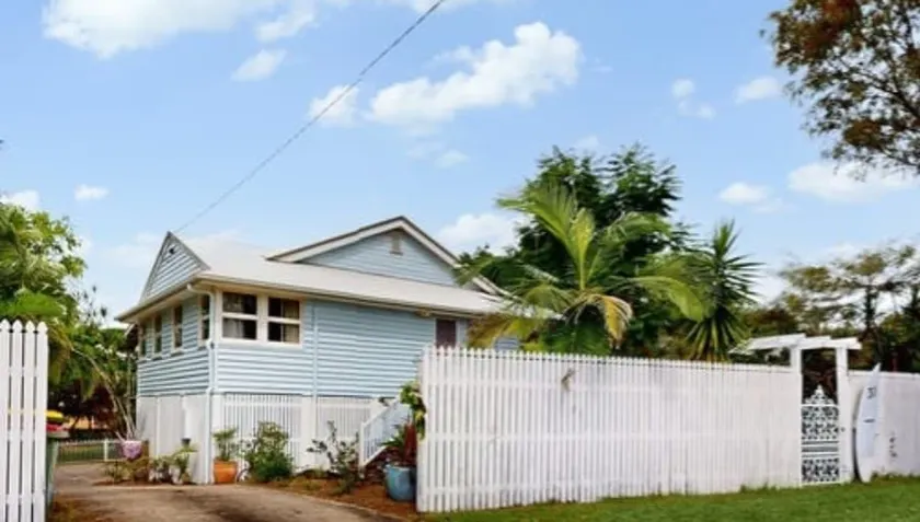 Beachmere Retreat - Image 1