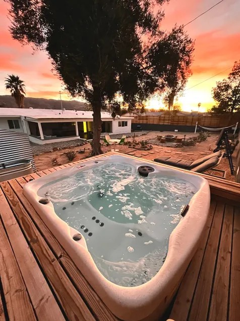 Rancho Relaxo•hottub•cowboy tub•pet friendly•stars - Image 1