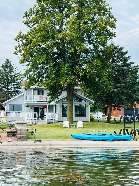 Private 3 bedroom lake house - Image 1
