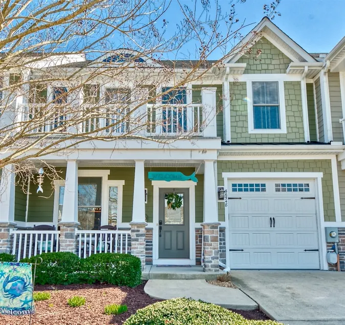 Bayside * 3 BR Luxury Townhome - Image 1
