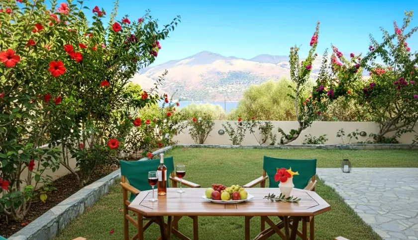 Ibiscus Boutique: Lush Garden Villa Apt, Sea View - Image 1