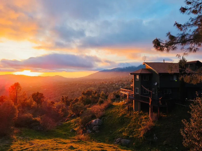 Sunsets, Hottub, 2 KING bed, firepit, private - Image 1
