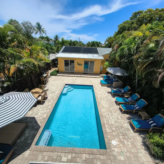 Modern Coastal Home With Separate Studio & Heated Pool near Beach, Golf & Dining - Image 1