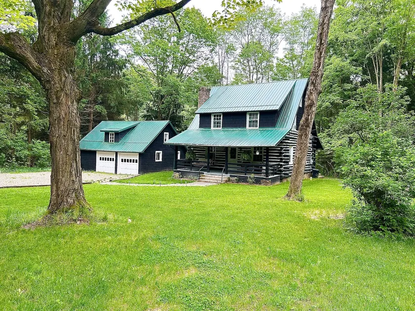 Original log cabin on 3 private acres - Image 1