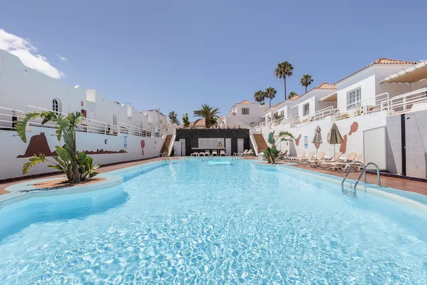 Holiday Home Casa Eri Near the Beach with Pool, Terrace, and Wi-Fi - Image 1