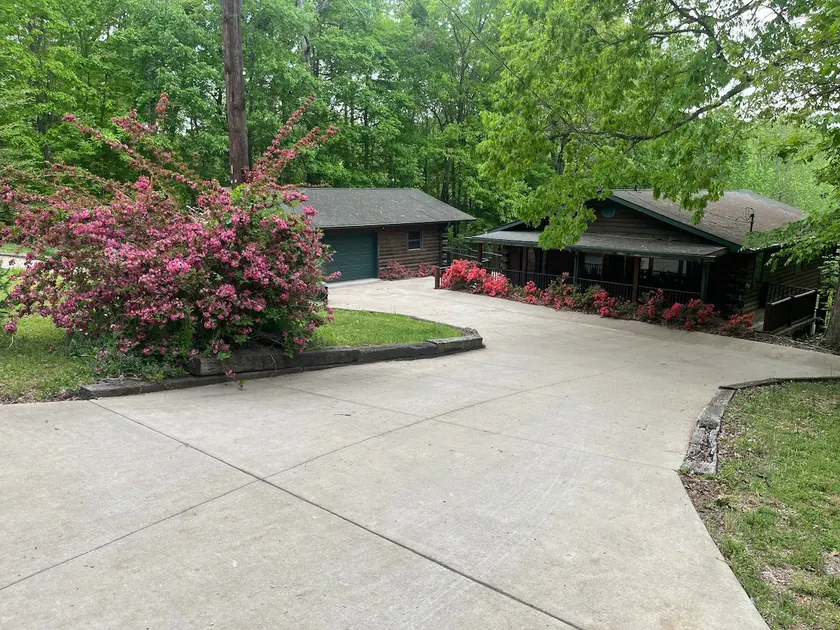 The Ponderosa Guesthouse - Image 1