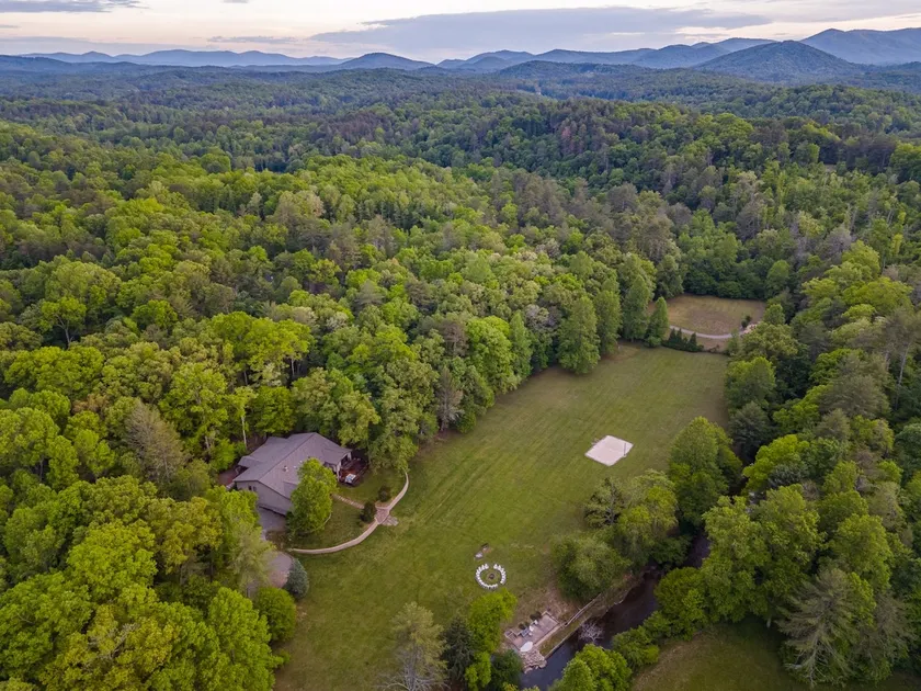 Laughing Bear Lodge 10k sqft On Trout Stream - Image 1