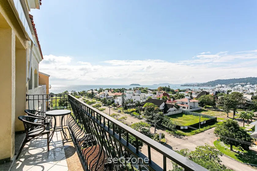 International Jurerê penthouse in a 5-star resort - Image 1