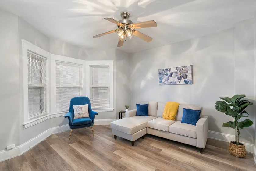 Nice 2 bedroom apt, located in the Arts District - Image 1