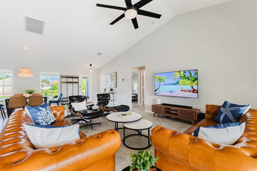 Hot Tub • 2 Kings • Dog Friendly - Image 1