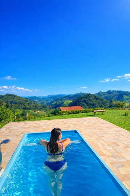 Swimming pool, barbecue and stunning view - Image 1