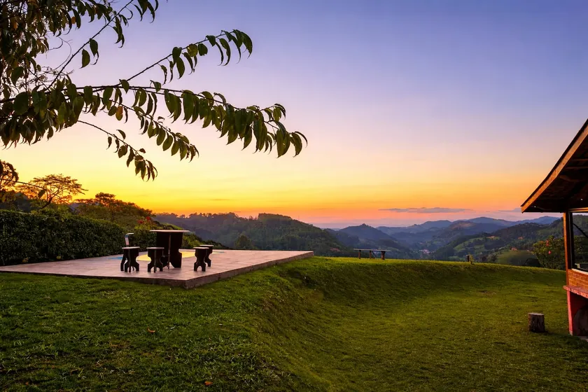 Swimming pool, barbecue and stunning view - Image 1