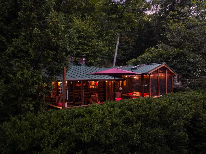 Romantic Log Cabin With River and Mountain Views - Image 1