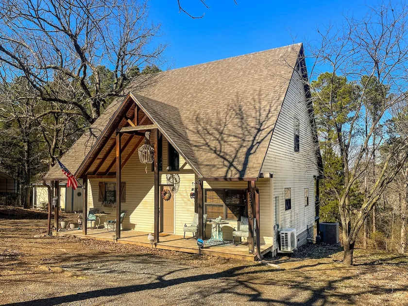 Wister Ridge Cottage • Sleeps 10 • 3 Minutes to Wister Lake! - Image 1
