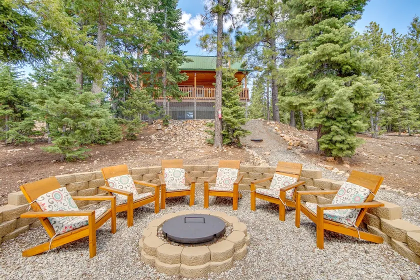 Duck Creek Village Cabin Near National Forest! - Image 1