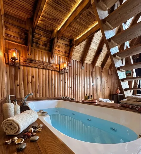 Indoor Sheltered Bungalow with Jacuzzi - Image 1